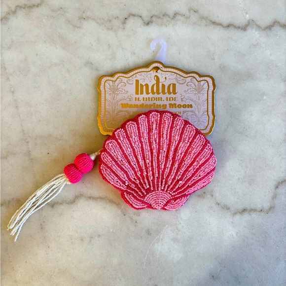 Pink Beaded Shell pouch - Picture 1 of 3